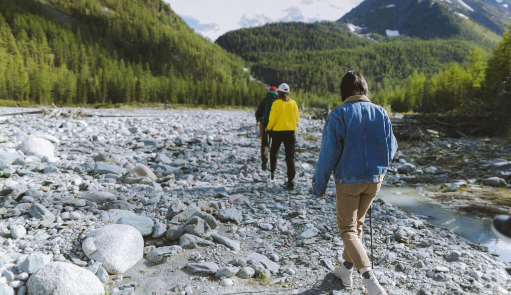 Randonnées au bord de la rivière et au bord du canyon