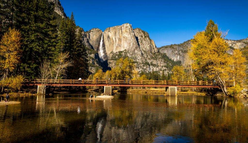 Sentier de la passerelle Vernal Fall, parc national de Yosemite, Californie