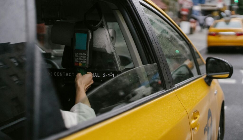 Surfacturation des taxis et manipulation des compteurs