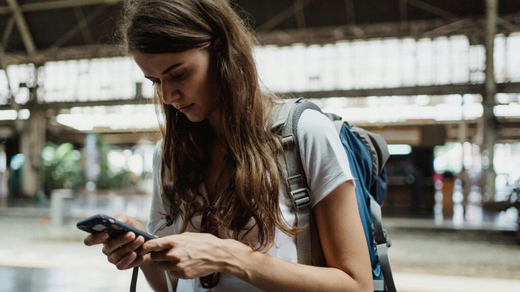 Smart Tech, Safe Trek: The Best Safety Apps Every Woman Should Download Before Takeoff.