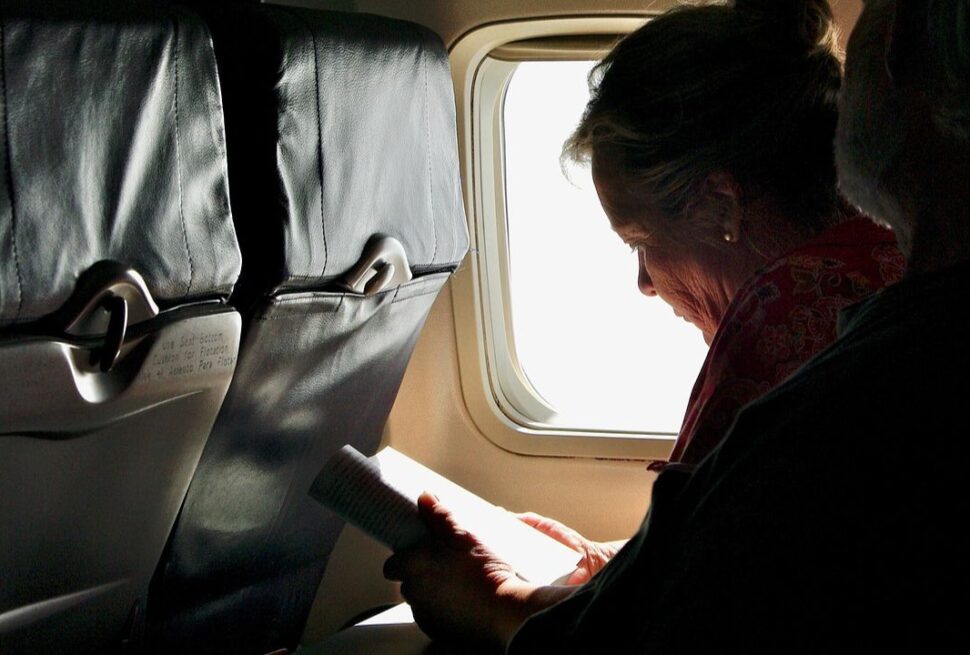 Bibliophile’s Boarding Pass: 6 Books That Are the Absolute Best Companions for a 10-Hour Flight