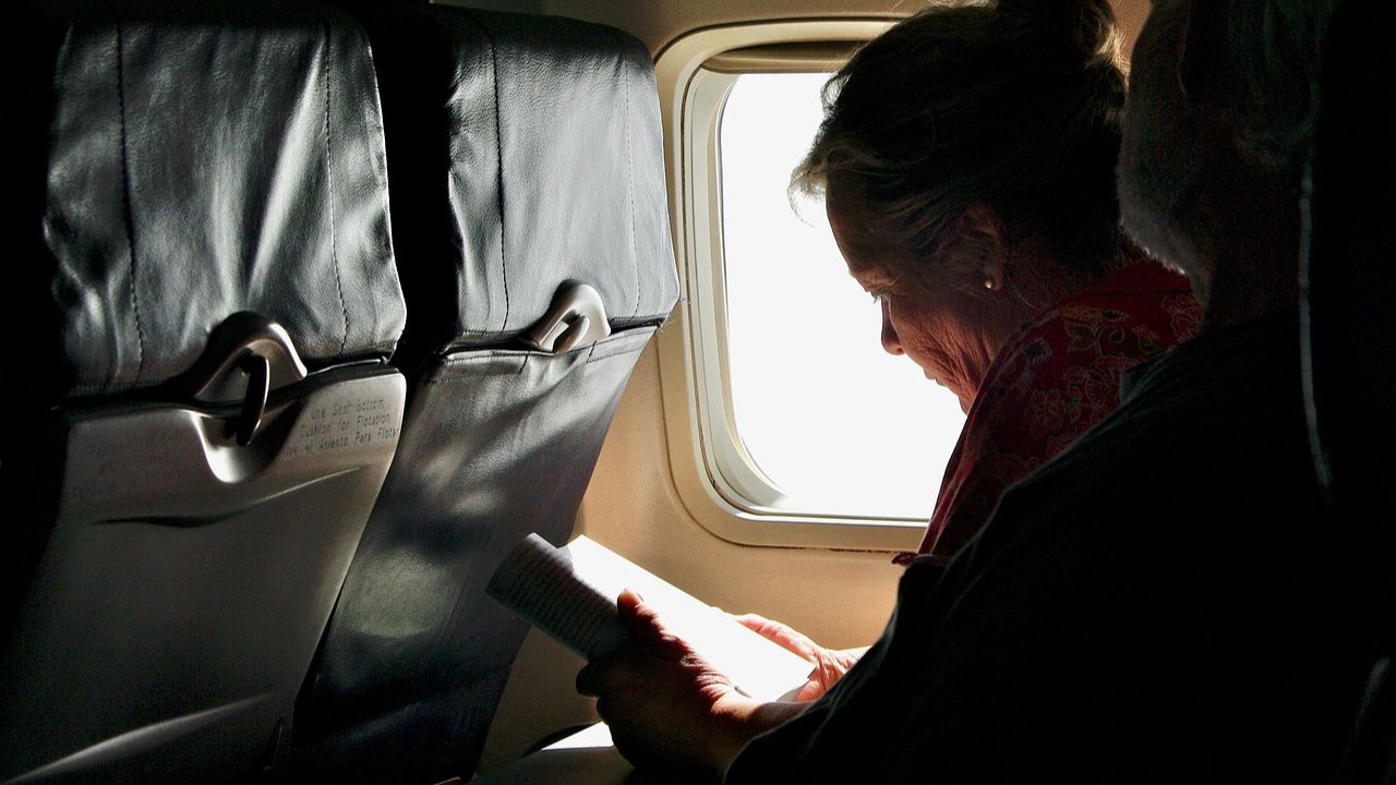 Bibliophile’s Boarding Pass: 6 Books That Are the Absolute Best Companions for a 10-Hour Flight