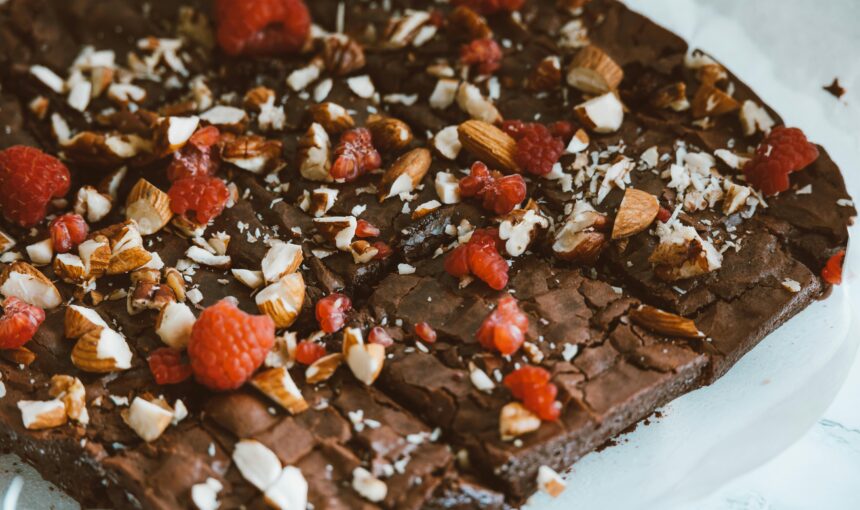 The “Snack Hack”: 9 Portable Foods That Stop Travel Fatigue Better Than a Third Cup of Coffee